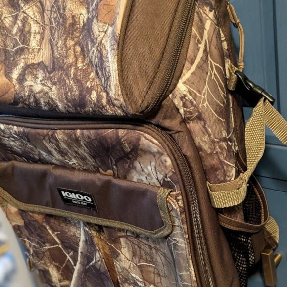 C29 IGLOO REALTREE GIZMO 30 Can Cooler Backpack - Picture 2 of 6